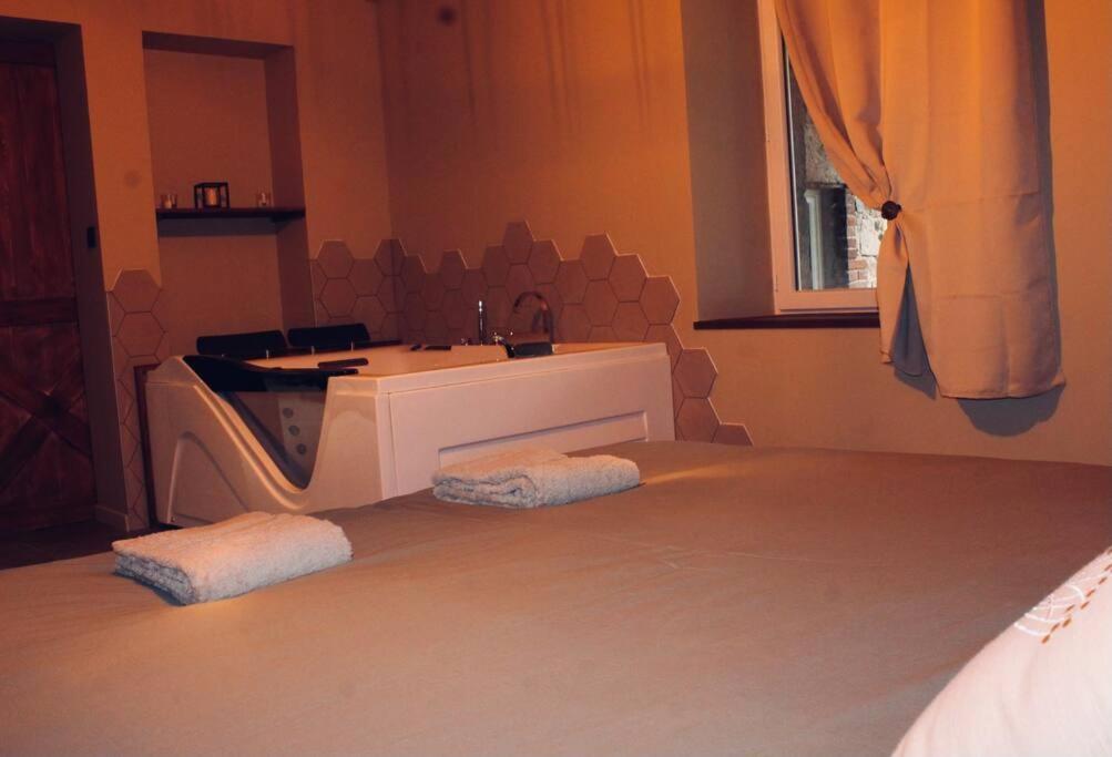 Superbe Appartement Avec Jacuzzi Et Jardin Prive Marlhes Ngoại thất bức ảnh
